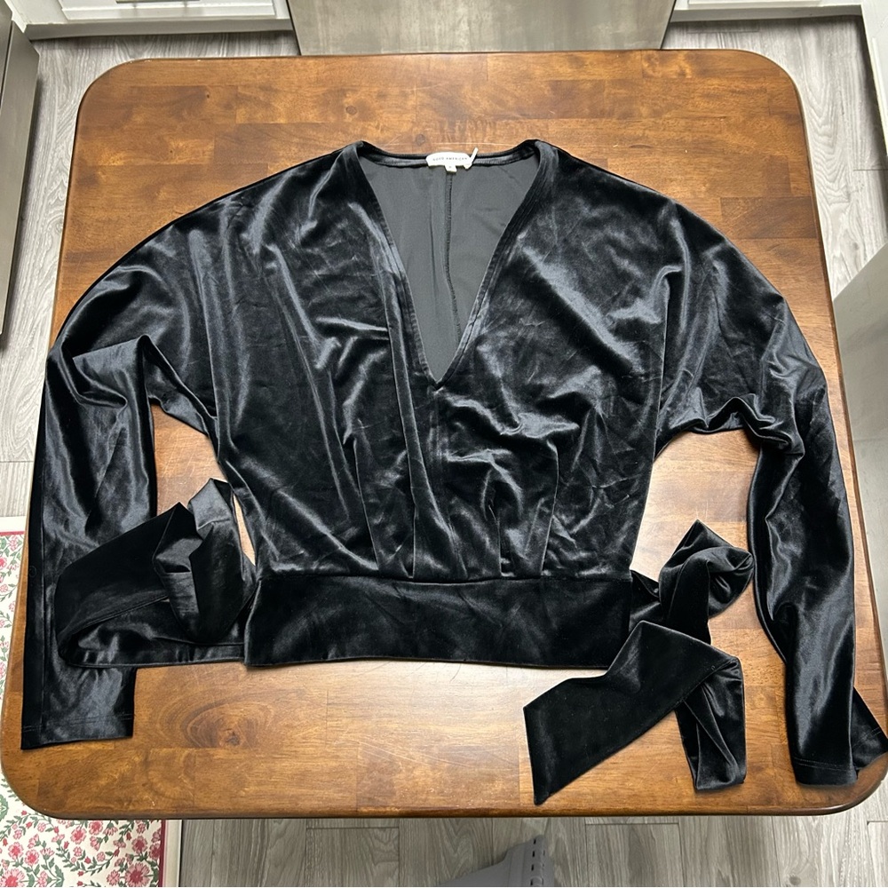 Good American Velvet Deep V Neck Long Sleeve Belted Blouse Black Size 2 / Size M - Picture 4 of 16